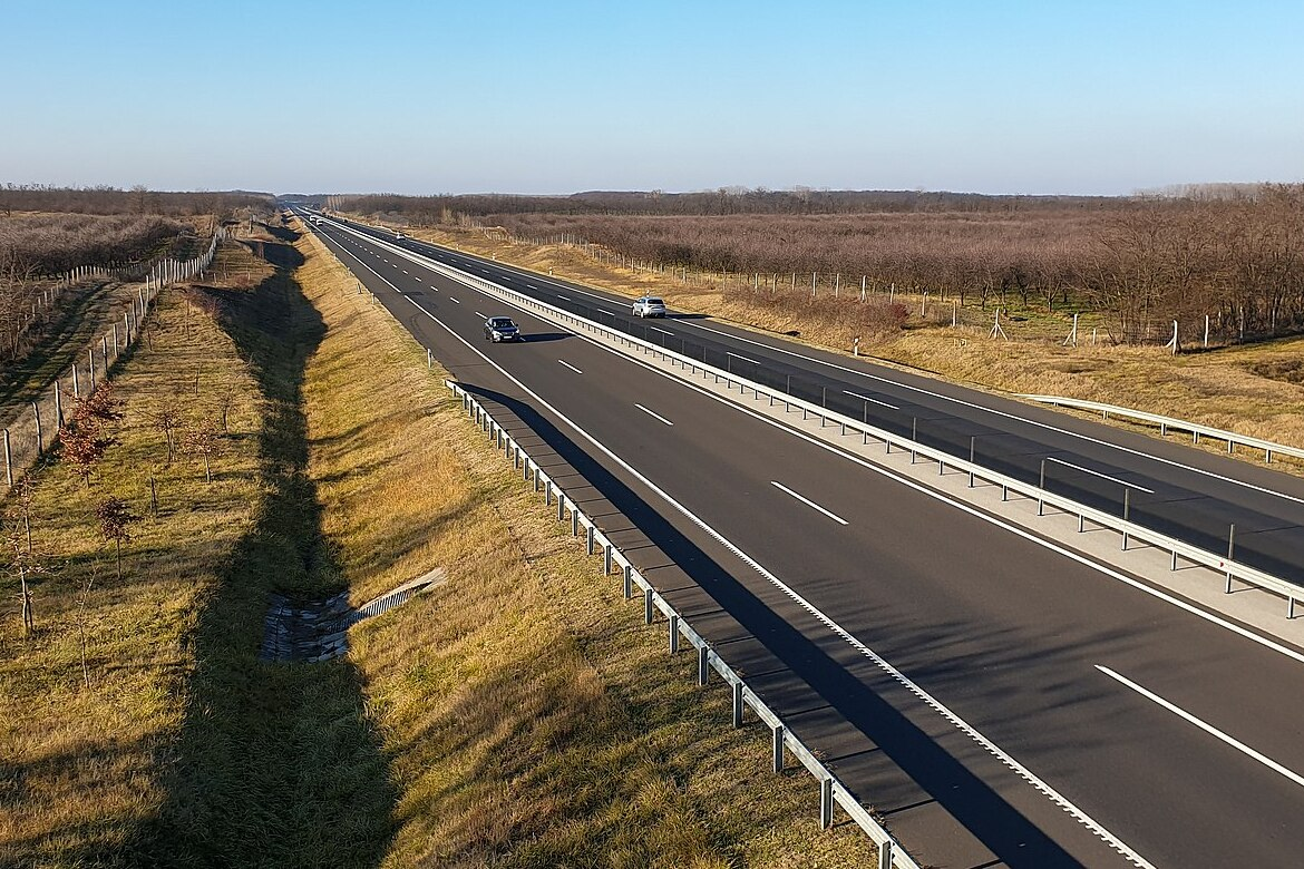 Hungary-spent-1-billion-euros-mostly-from-EU-funds-on-empty-motorways.jpg Hungary-spent-1-billion-euros-mostly-from-EU-funds-on-empty-motorways.jpg
