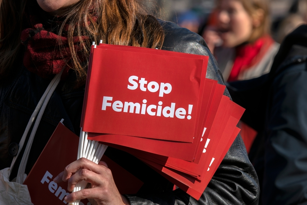 In-Italia-i-femminicidi-stanno-diminuendo-meno-degli-omicidi.jpg